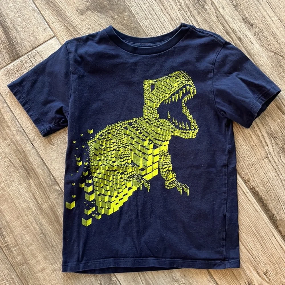 Bundle of 5 graphic T-shirts, sz 5/6